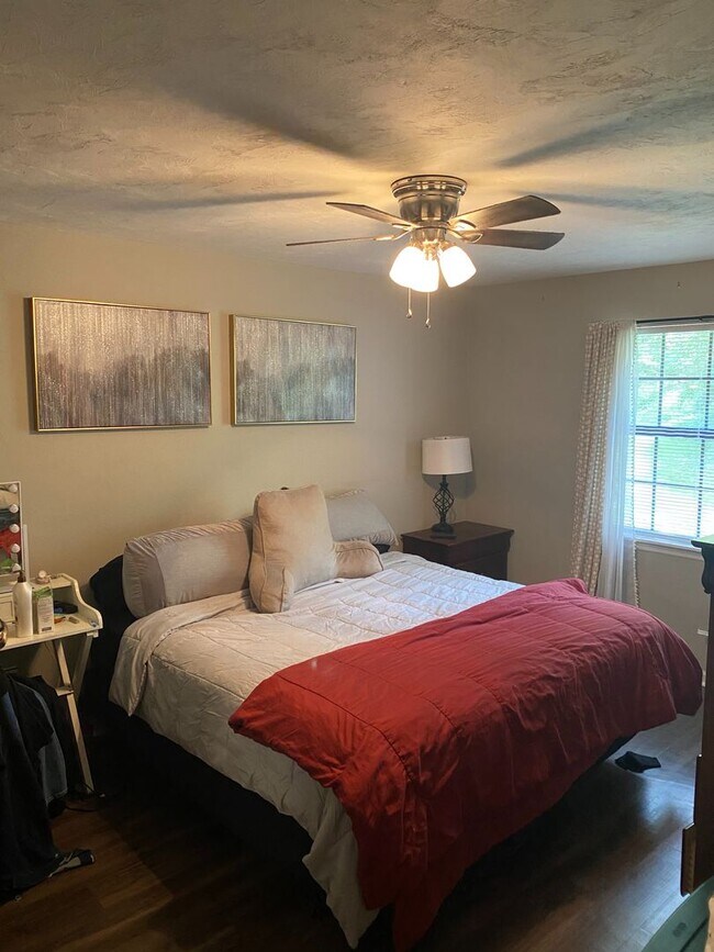 Building Photo - Beautiful and Spacious 2 BR 2 BA.