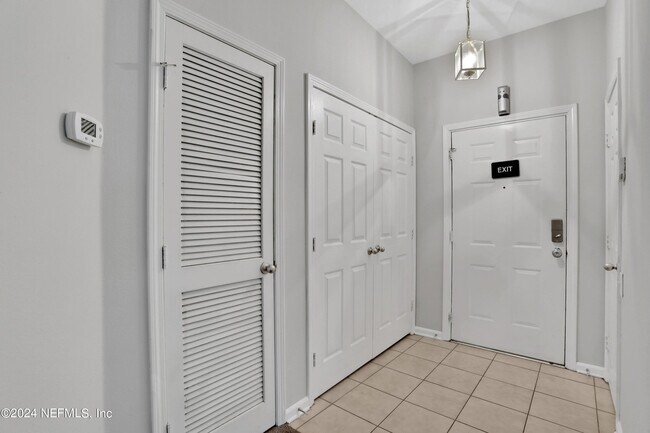 Foto del edificio - 10550 Baymeadows Rd