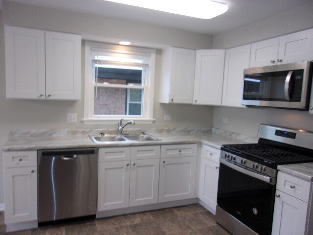Building Photo - Don't miss this nicely updated 3 bedroom b...