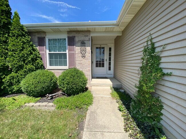 Building Photo - 5363 Danbury Cir