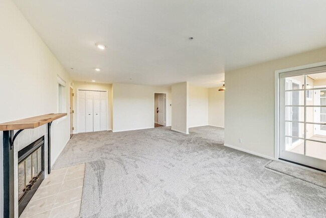 Foto del edificio - Refined 3BR/2BA Residence Modern Amenities...