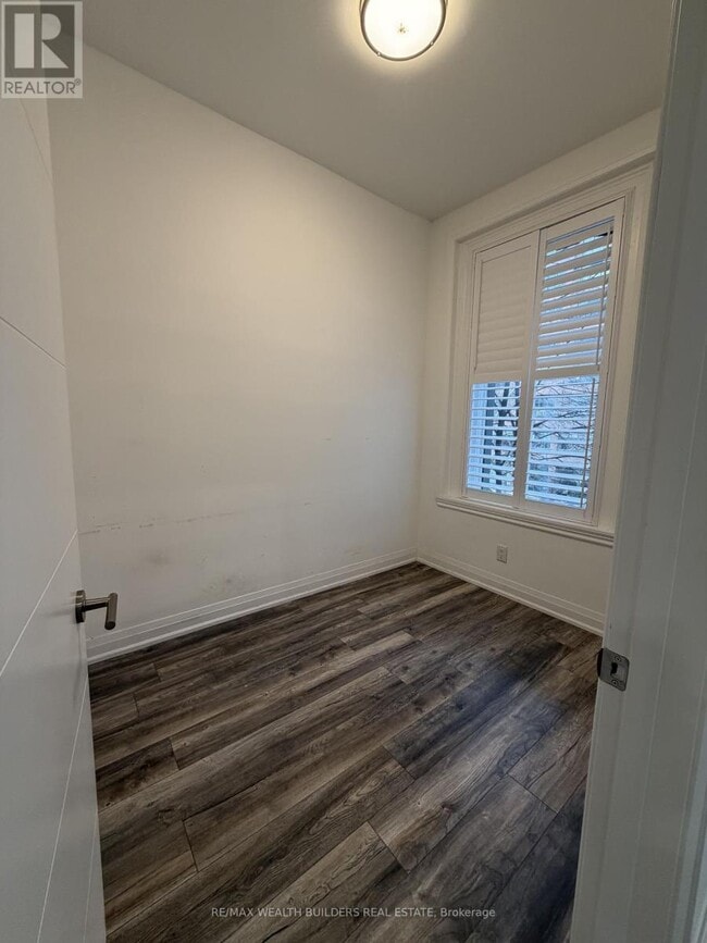 Building Photo - 217 Jarvis St