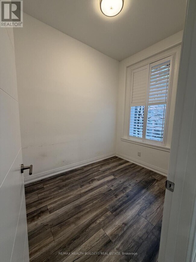 Photo du bâtiment - 217 Jarvis St