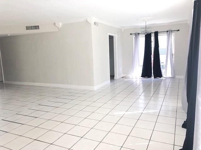 Building Photo - 18 St