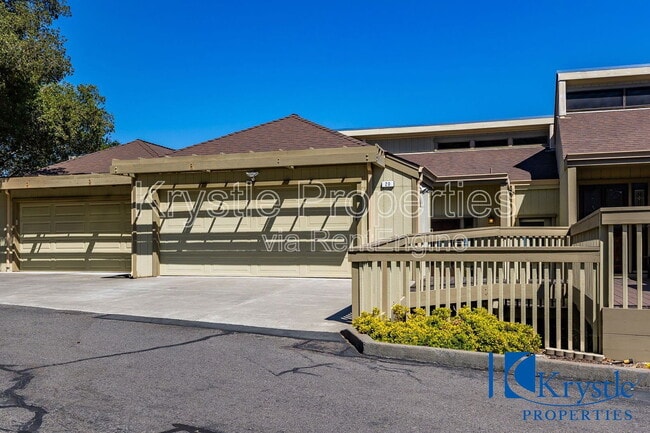 Building Photo - 20 Knoll Dr