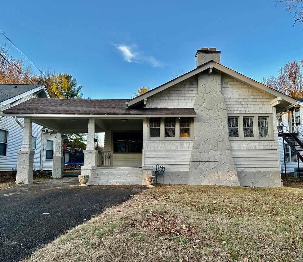 Primary Photo - 1531 Claiborne Pl NE