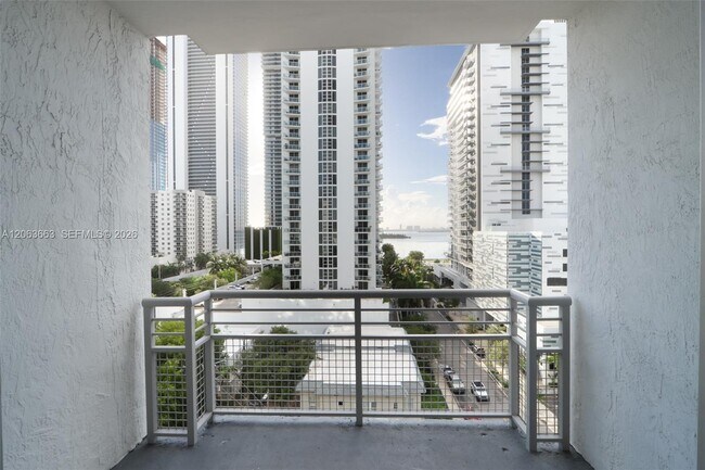 Foto del edificio - 2200 NE 4th Ave