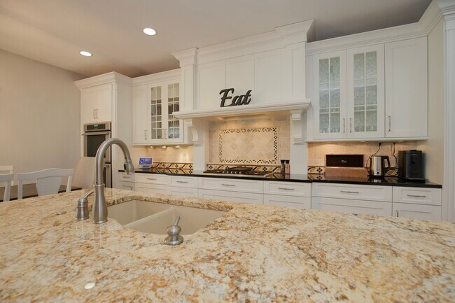 Foto del edificio - 15700 Howe St