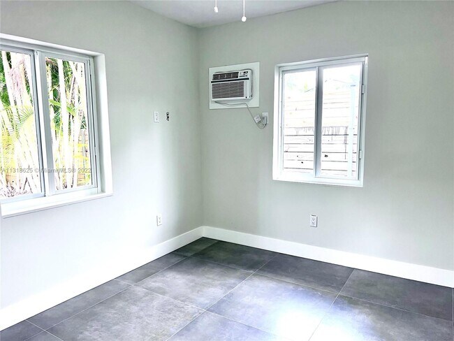 Foto del edificio - 1511 NE 109th St