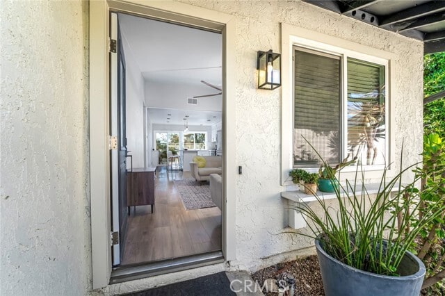 Building Photo - 23201 Vía Mirlo