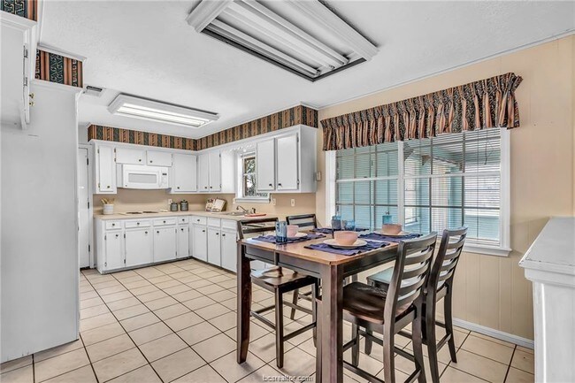 Foto del edificio - 3701 Oak Ridge Dr