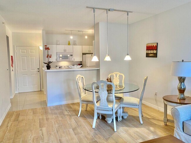 Building Photo - 720 S Sapodilla Ave