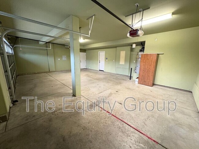 Building Photo - 3116 W Buena Vista Ave