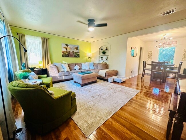 Building Photo - 27 Escalona Ave