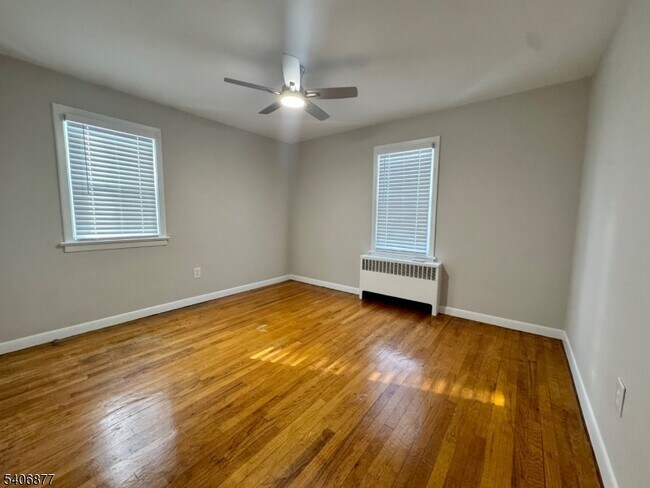 Foto del edificio - 156 E Prospect St