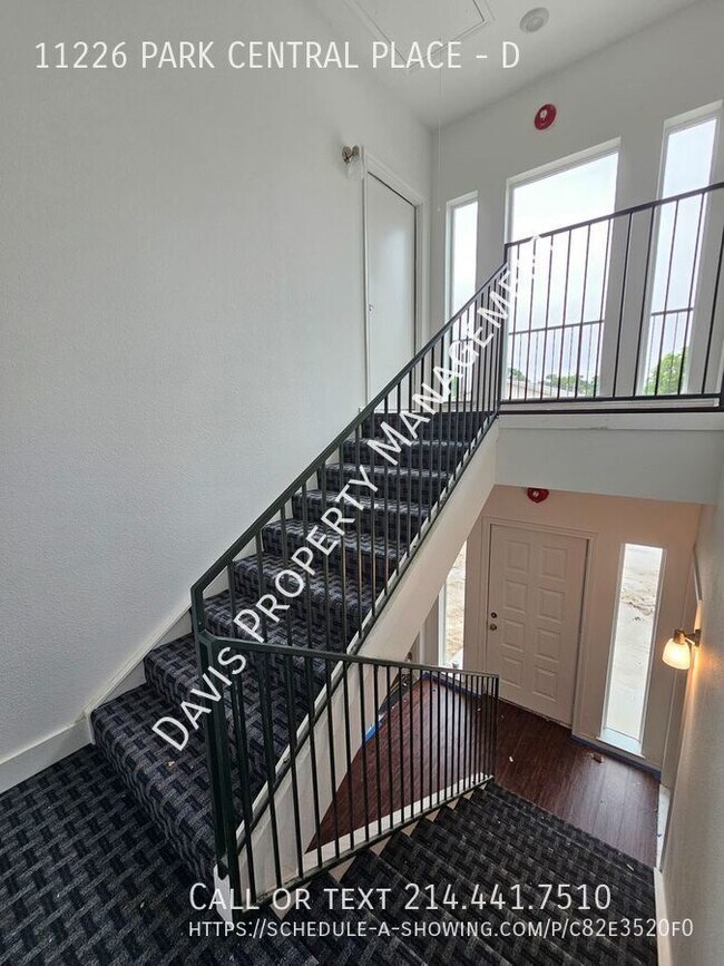 Building Photo - NEWLY REMODELED