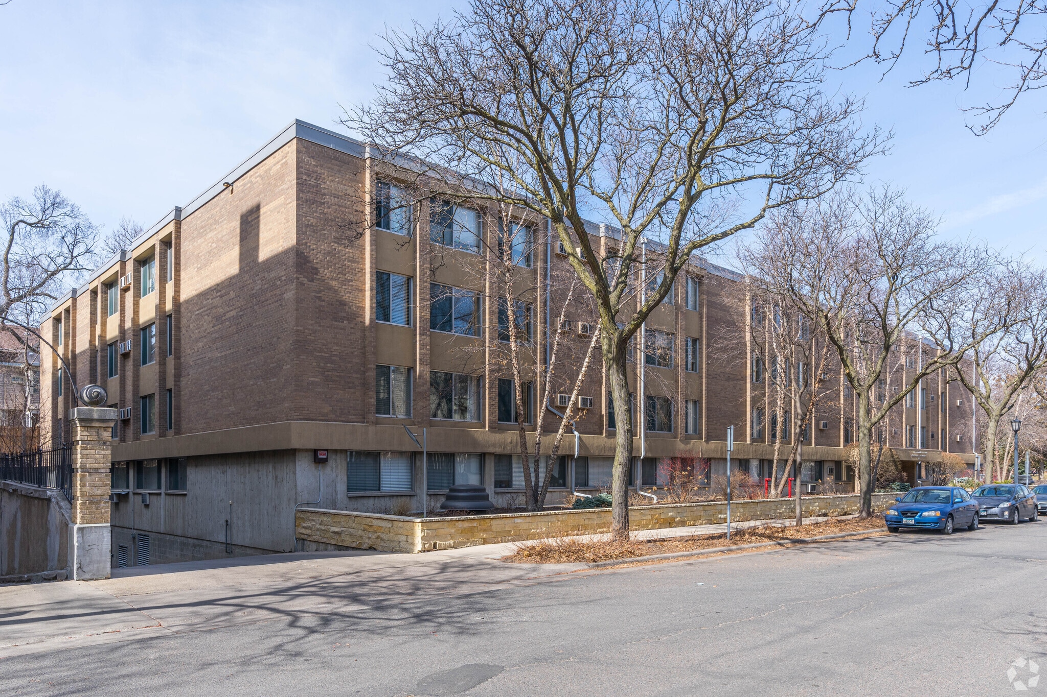 Mount Curve Condominiums