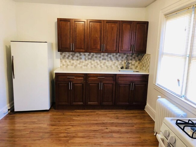 Building Photo - 68 Glen Cove Ave