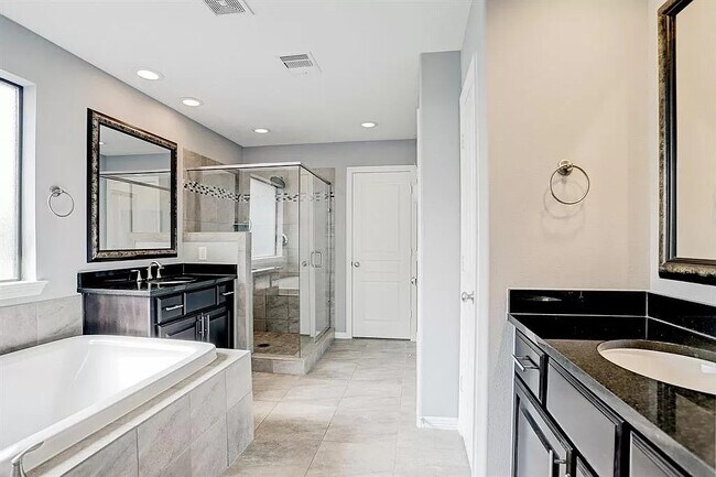 Foto del edificio - 5329 Petty St