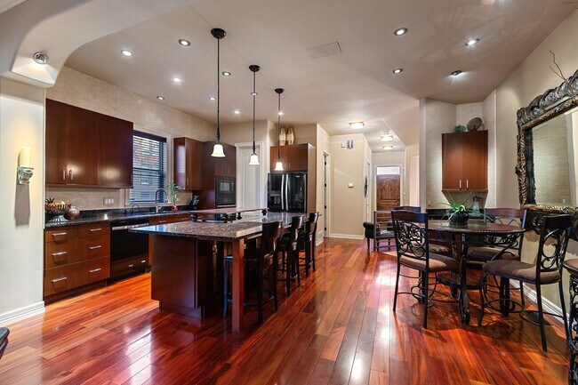 Building Photo - Spacious Unique Beautiful  3BR Townhome in...