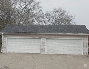 Building Photo - 3706 E 131st St