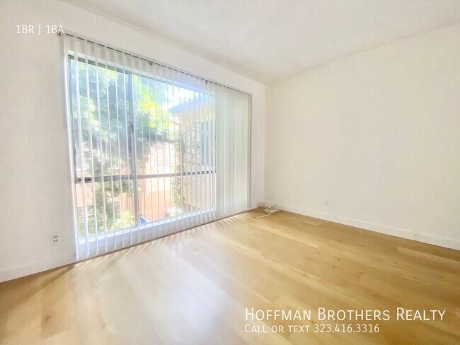 Foto del edificio - 638 N W Knoll Dr