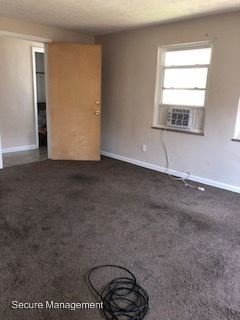Building Photo - 2 br, 1 bath House - 490 E222nd St.