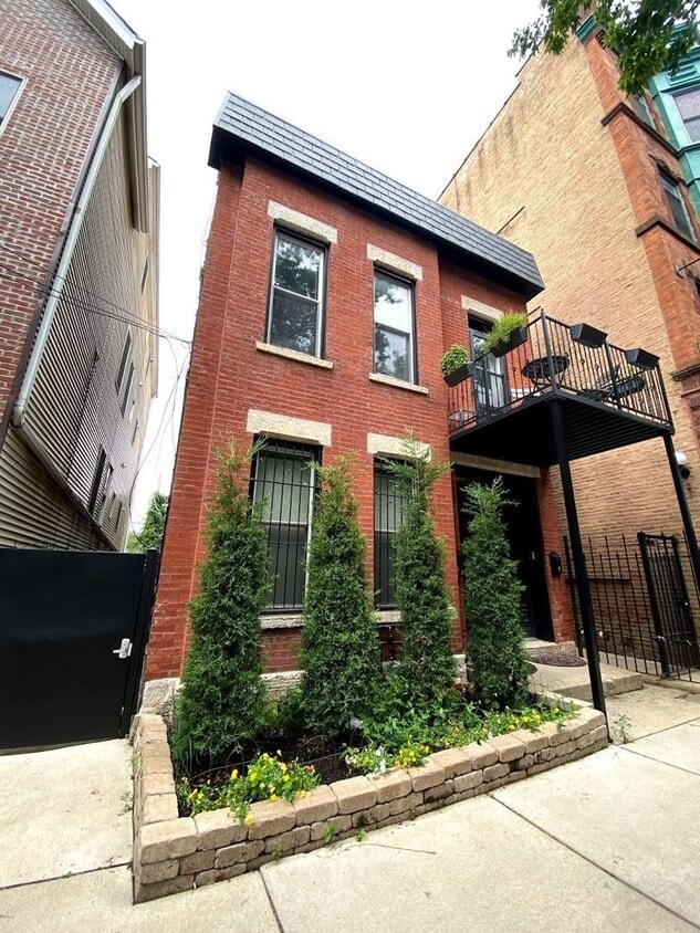 Primary Photo - 1458 N Orleans St