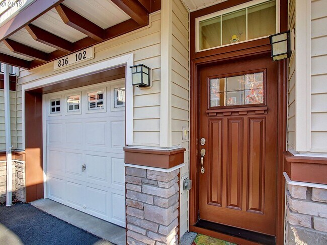 Foto del edificio - 2 Bedroom 2.5 Bathroom with 2 Tandem Car garage ~ Convenient Cedar Mill Location Near St. Vincent...