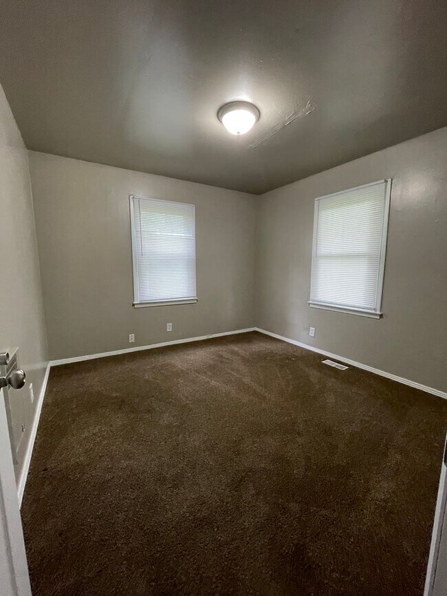 Foto del edificio - 3 Bedroom/1 Bath home with large yard