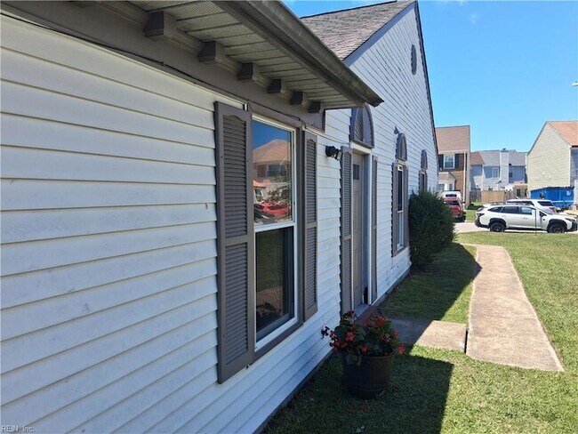 Foto del edificio - 4863 Woods Edge Rd