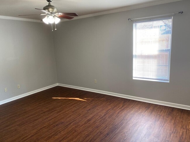 Building Photo - 327 Guidry Rd
