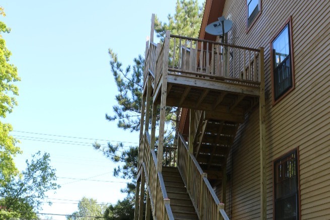 3rd Floor Apartment - 7 Elm St