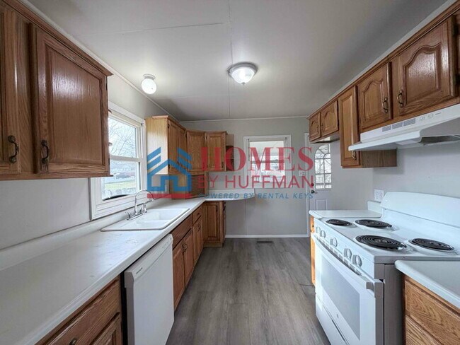 Foto del edificio - Three Bedroom House | Available for Showings