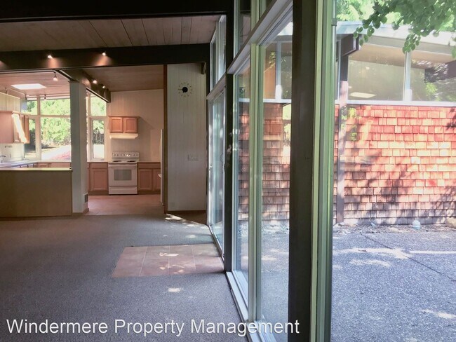 Building Photo - 3 br, 2 bath House - 8391 Grand Avenue NE