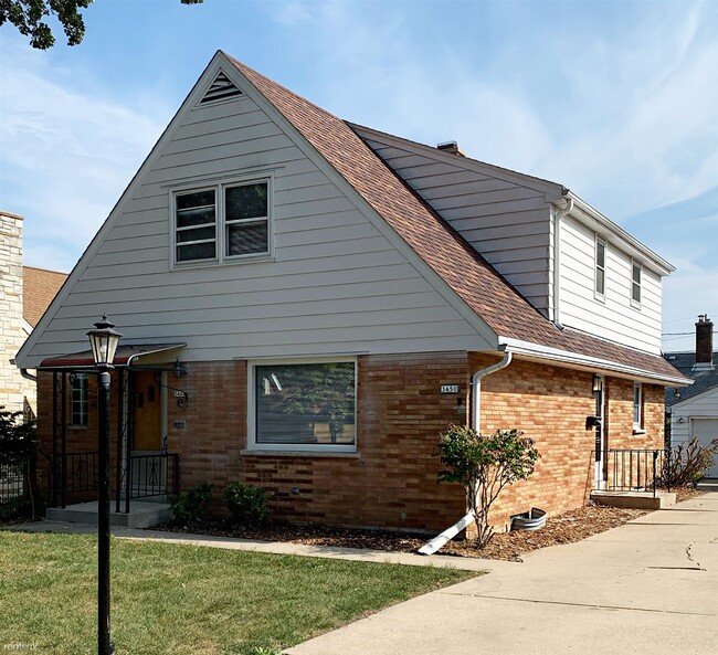 Foto del edificio - 2 br, 1 bath Duplex - 3448 South 44th Stre...