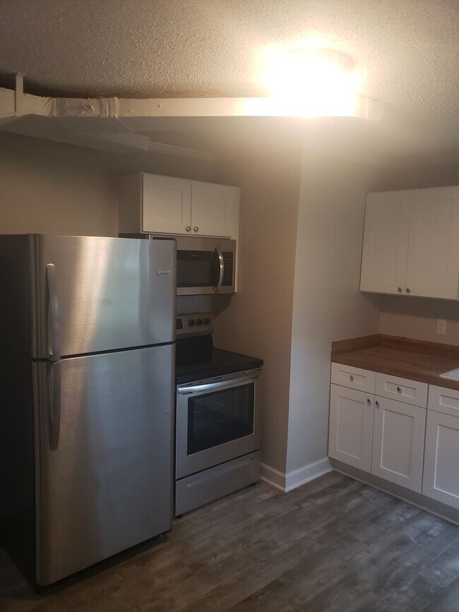 Foto del edificio - NEWLY RENOVATED DUPLEX UNIT