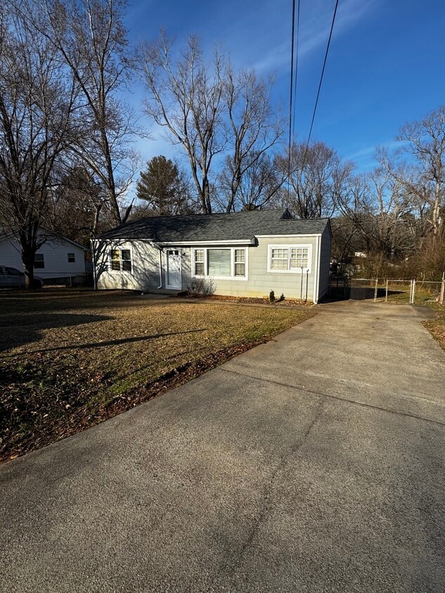 Photo - 1889 Clearwater Dr SE (Marietta, GA)