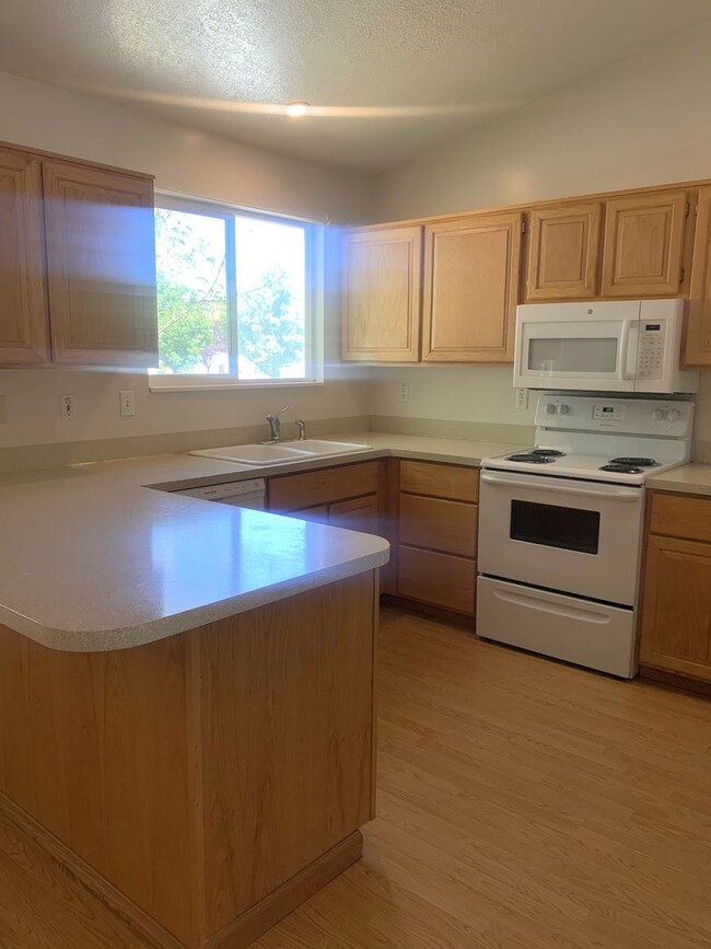 Building Photo - 4 Bed 2.75 Bath Home for Rent in Syracuse