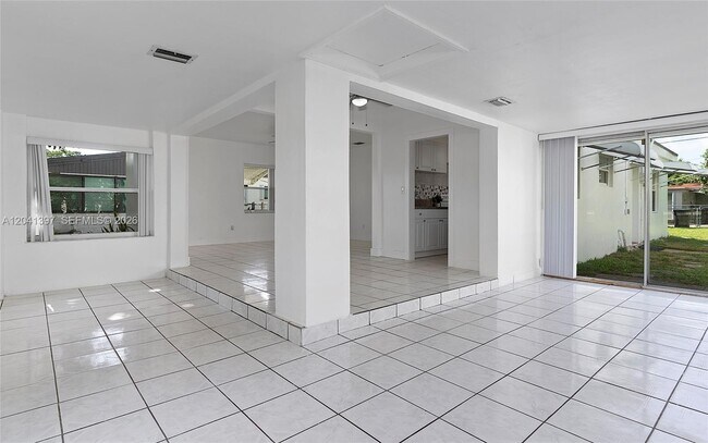 Building Photo - 2024 NE 174th St