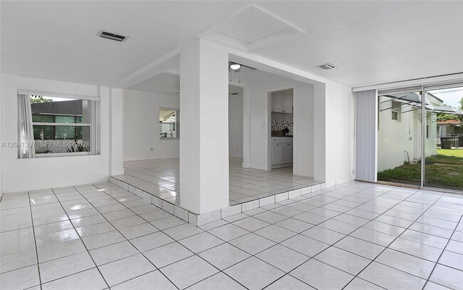 Foto del edificio - 2024 NE 174th St