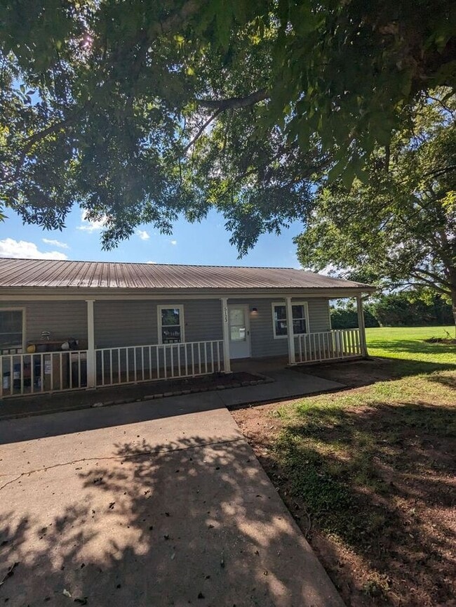 Building Photo - 5123 Ponderosa Dr