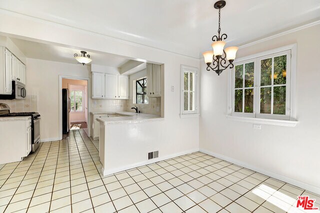 Building Photo - 609 N Bedford Dr