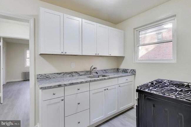 Foto del edificio - 8318 Roanoke Ave