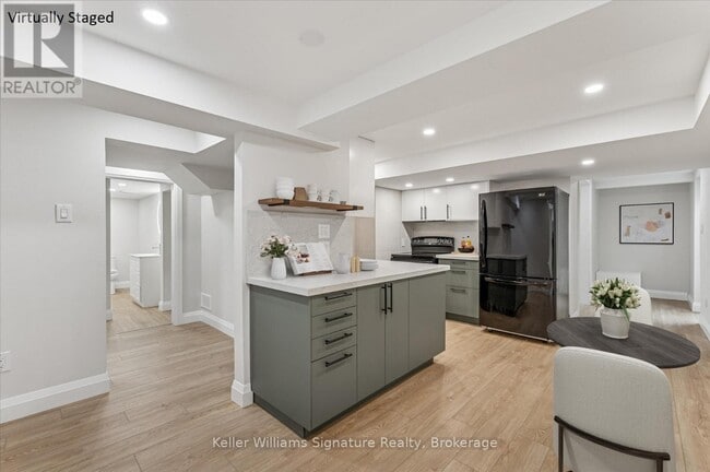 Building Photo - 2129 Nipigon Dr
