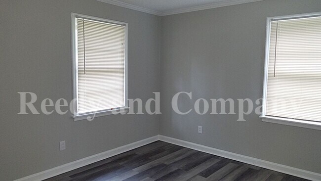 Building Photo - 893 Linwood Rd