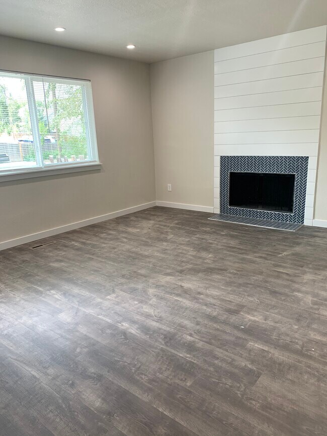 Building Photo - 338 25th Avenue Ct