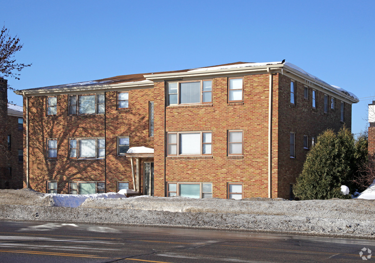 Primary Photo - 1167 Robert St S