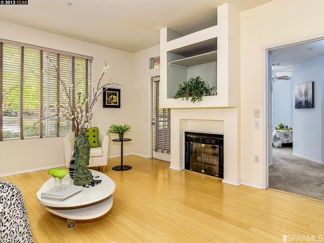 Foto del edificio - 280 Caldecott Ln