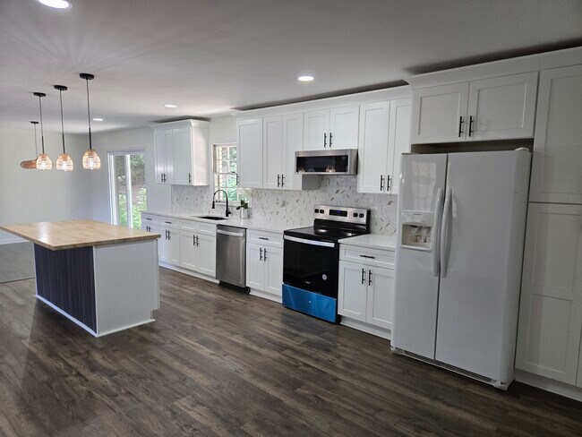 Building Photo - 2401 Winshire Dr